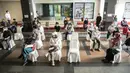 Para pekerja menunggu untuk divaksin COVID-19 di Gedung Kemenaker, Jakarta, Selasa (4/5/2021). Vaksinasi ini juga sebagai salah satu upaya pemerintah melindungi kesehatan pekerja sehingga dapat bekerja dengan baik. (Liputan6.com/Faizal Fanani)