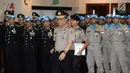 Wakapolri Komjen Pol Syafruddin jelang menyematkan Satya Lencana Bhakti Buana kepada anggota kepolisian yang menyelesaikan misi internasional di Jakarta (31/1). 200 polisi mendapatkan bintang kehormatan tersebut. (Liputan6.com/Helmi Fithriansyah)