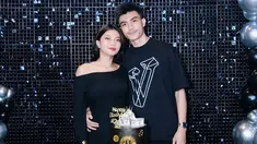 Hanum Mega semakin menarik perhatian ketika ia mengunggah foto mesra saat perayaan ulang tahun sang pacar. Sudah go public, Hanum memberanikan diri menjalin hubungan baru setelah satu tahun menjanda. Influencer cantik itu perlahan membuka kehidupan asmaranya ke publik, meski sebelumnya wajah sang kekasih sempat disembunyikan dalam unggahannya. (Liputan6.com/IG/@real.hanummegaa)