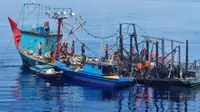 TNI AL Selamatkan 27 ABK Kapal Sinar Mas yang Terbakar di Laut Natuna