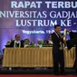 Lustrum ke-14 UGM, Jusuf Kalla mendapat HB IX Award dari UGM. (Liputan6.com/ Switzy Sabandar)