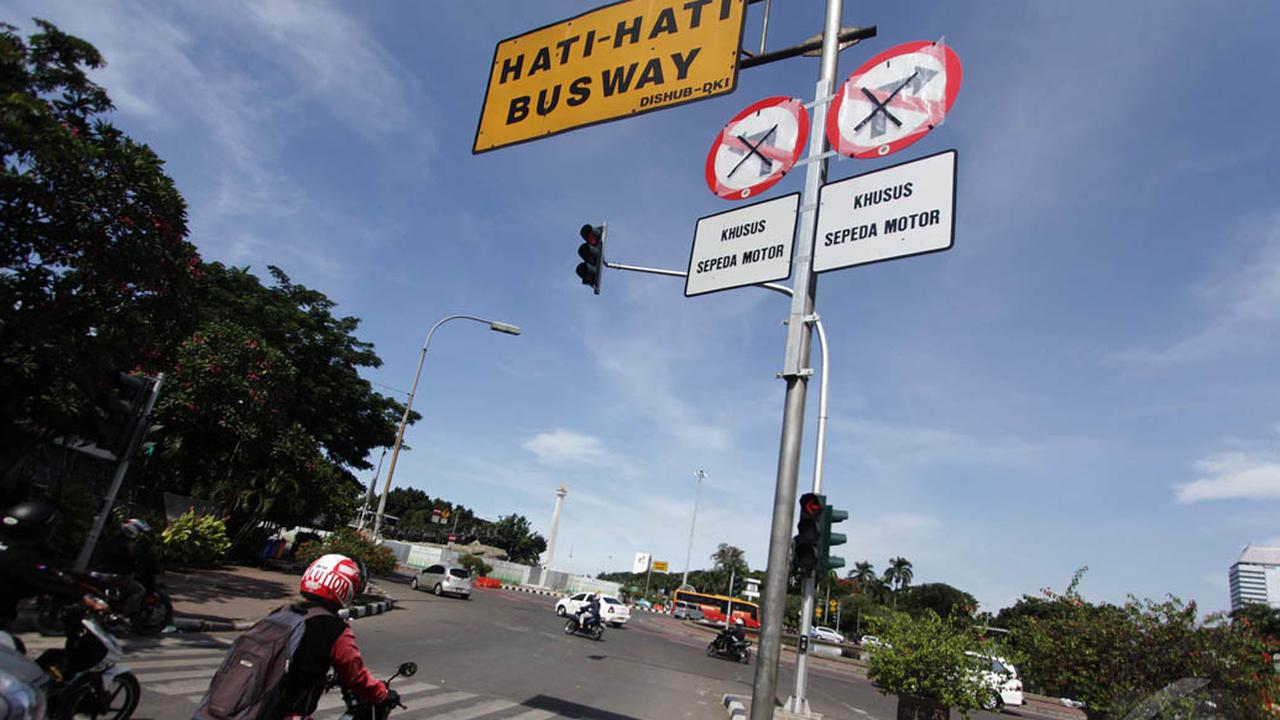 Rambu Larangan Sepeda Motor Masuk Jl Thamrin Terpasang