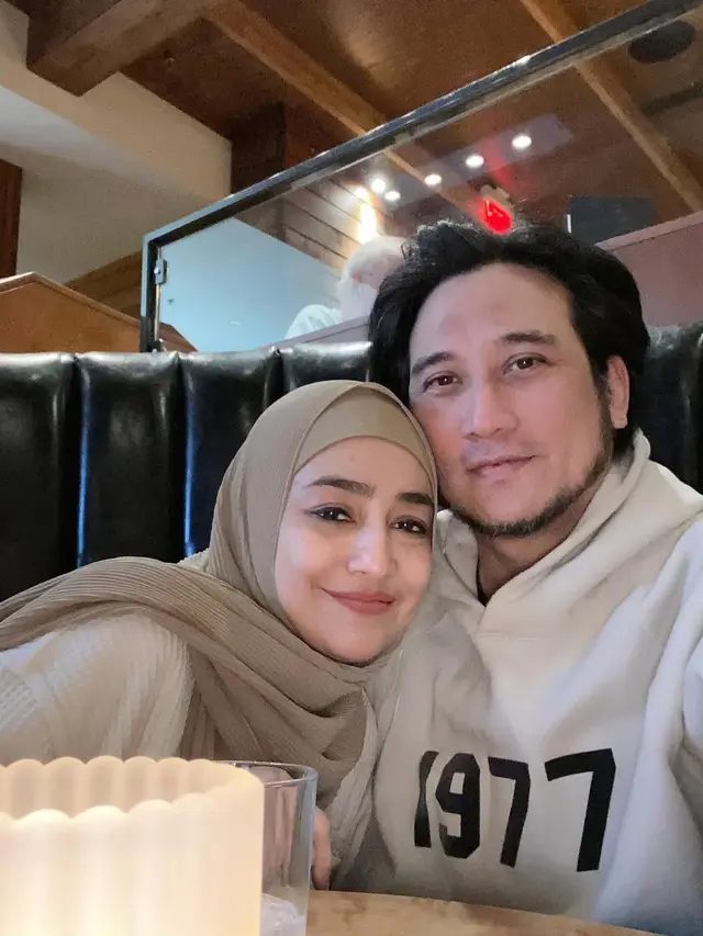 Cindy Fatikasari dan Tengku Firmansyah