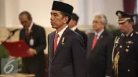 Presiden Jokowi menyaksikan Wakil Ketua Mahkamah Konstitusi Anwar Usman pengucapan sumpah sebagai Hakim Konstitusi. (Liputan6.com/Faizal Fanani)