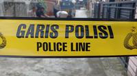 TKP rumah penemuan jasad dua wanita dicor di Harapan Jaya, Bekasi Utara, Kota Bekasi dipasangi garis polisi. (Liputan6.com/Bam Sinulingga)