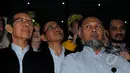 Empat pimpinan KPK (kiri-kanan), Zulkarnaen, Adnan Pandu, Bambang Widjajanto dan Abraham Samad usai melakukan pertemuan dengan Keluarga Besar Civitas Akademika Seluruh Indonesia, Jakarta, Rabu (18/2/2015). (Liputan6.com/Faisal R Syam)