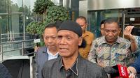 Tenaga Ahli PD Pasar Jaya Rosario De Marshall alias Hercules usai diperiksa KPK sebagai saksi kasus dugaan suap penanganan perkara di MA yang melibatkan hakim agung. (Foto: Istimewa)