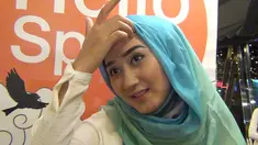 Perancang busana muslim yang sedang digemari, Dian Pelangi, mengaku berasal dari Palembang. Namun, ia malah kebingungan ditanya tentang ciri khas kota tersebut.