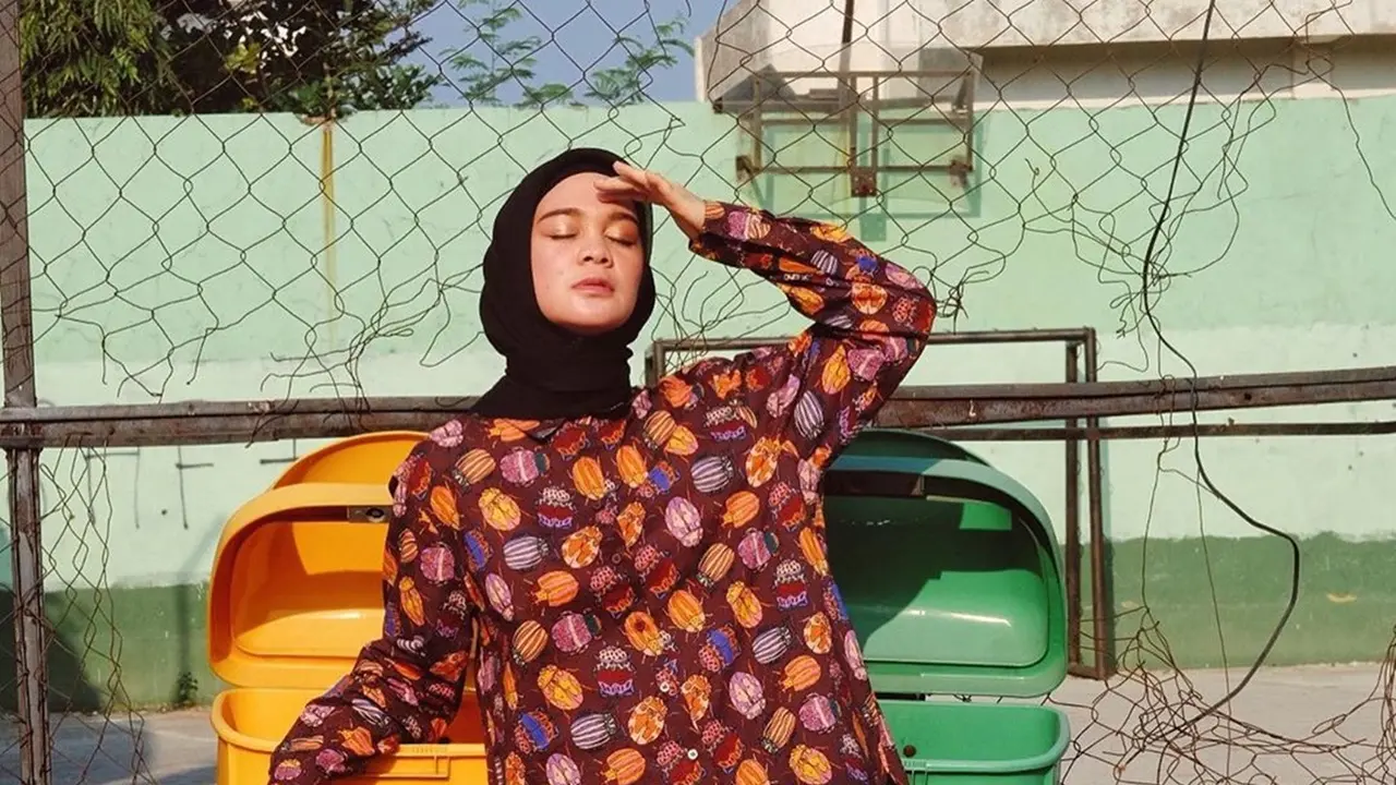 FOTO: Gaya OOTD Tantri Namirah di Lokasi Tak Biasa,Tampil Stylish