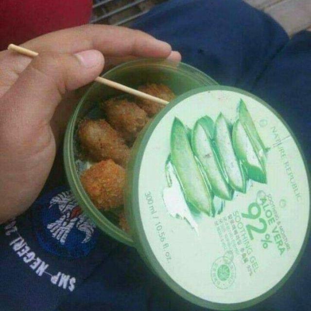 6 Potret Wadah Bekas Skincare Alih Fungsi Untuk Makanan Ini Nyeleneh