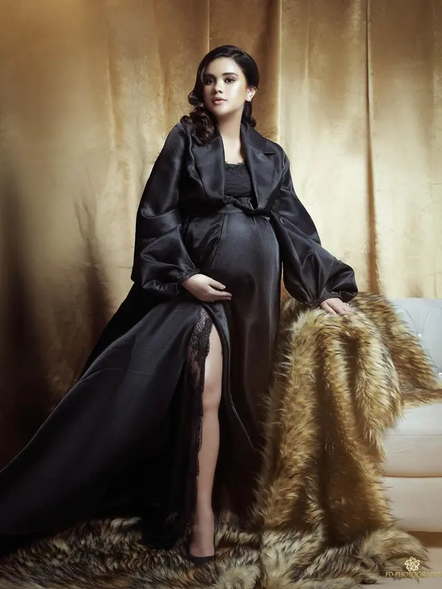 Gaya 10 Selebriti saat Pemotretan Bertema All Black, Tampil Elegan