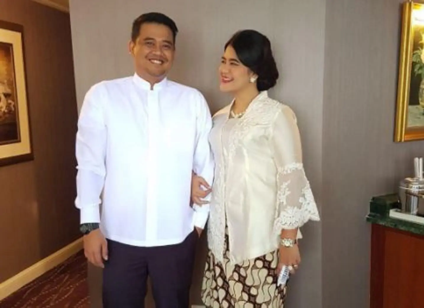 Berbaju putih dan berkain batik, Kahiyang Ayu putri Presiden Jokowi panen pujian dari warganet (Instagram/@ayanggkahiyang)