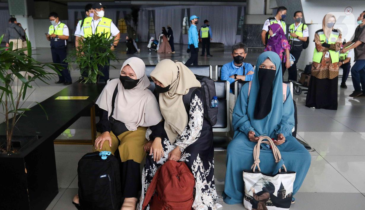 Menteri Luar Negeri RI Retno L Marsudi dalam keterangan persnya, menyebut, para WNI tersebut diterbangkan dari Jeddah, Arab Saudi, menggunakan pesawat Garuda GA991, dan mendarat di Jakarta. (Liputan6.com/Herman Zakharia)