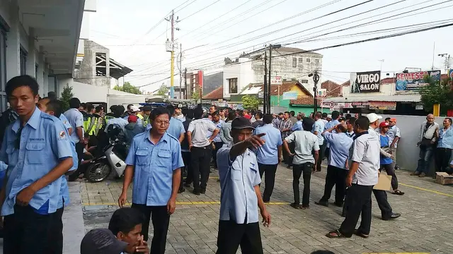 Tuntutan Sopir Taksi Konvensional di Purwokerto
