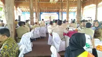 Bupati Blora Djoko Nugroho kembali mengeluarkan kemarahannya terhadap proses rekrutmen anggota Panwascam yang dilakukan Bawaslu setempat. (Liputan6.com/ Ahmad Adirin)