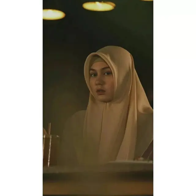 Main Series Religi, Ini 7 Potret Terbaru Zoe Abbas Jackson Tampil Berhijab