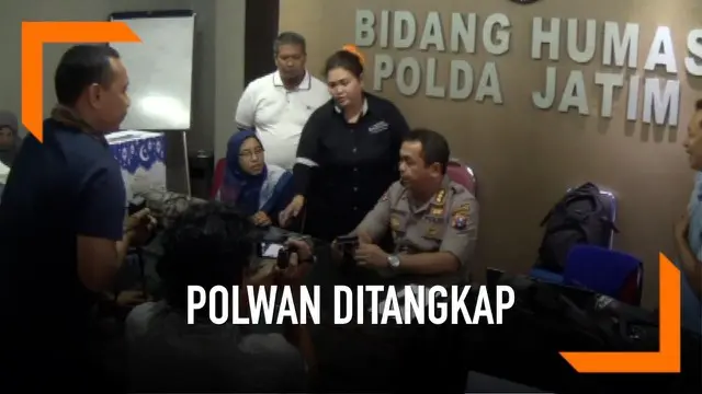 Seorang polwa asal Polda Maluku Utara ditangkap di Bandara Juanda, Surabaya. Saat diperiksa, ternyata sang polwan memiliki dua identitas berbeda yang digunakan untuk kabur dari kesatuannya.