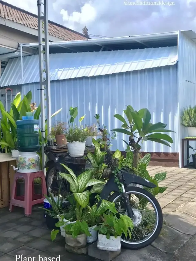 7 Potret Nyeleneh Alih Fungsi Motor, Ada yang Bajak Sawah
