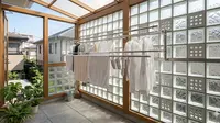 7 Desain Jemuran Tertutup yang Tidak Bikin Lembap dengan Kombinasi Ventilasi Alami, Super Estetik