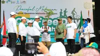 Gencarkan Ekoteologi, Menag Nasaruddin Bagikan 300 Bibit Pohon di CFD Jakarta