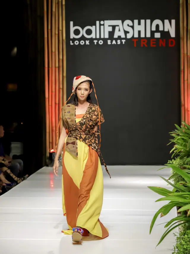 Kreasi Tenun Endek Buka Bali Fashion Trend 2019
