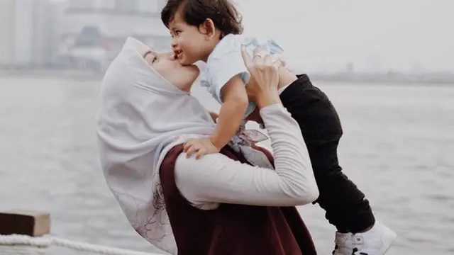 Kedekatan Melody Prima Bersama Anaknya Achmad Ibrahim