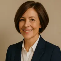 Model Rambut Bob Nungging Pendek untuk Ibu-ibu Usia 50 Tahun (created by AI)