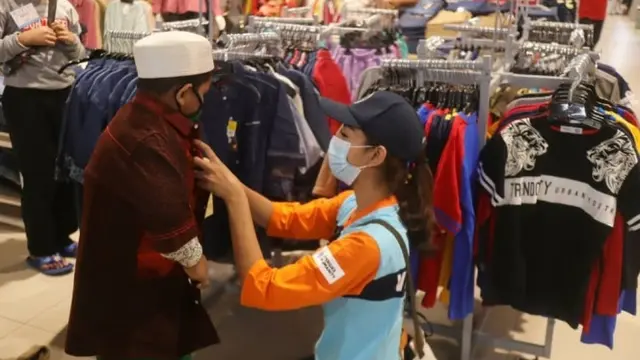 6 Momen Glenca Chysara Ajak Anak Yatim Belanja di Mal, Banjir Pujian