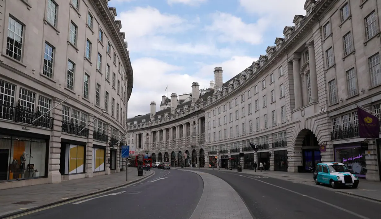 Pemandangan Regent Street di London, Inggris (18/3/2020). PM Inggris Boris Johnson pada Rabu (18/3) mengatakan seluruh sekolah akan ditutup mulai Jumat (20/3) setelah otoritas kesehatan mengonfirmasi total 2.626 kasus infeksi COVID-19 dan 104 kematian akibat penyakit tersebut. (Xinhua/Tim Ireland)
