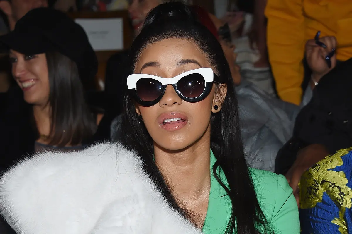 [Bintang] Cardi B