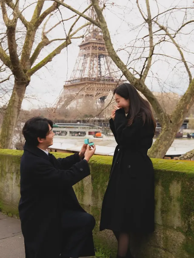 Potret Taecyeon 2PM Diduga Telah Lamar Kekasih di Paris Tahun Lalu Ini Viral (credit: instagram/thebestphotoparis)Potret Taecyeon 2PM Diduga Telah Lamar Kekasih di Paris Tahun Lalu Ini Viral (credit: instagram/thebestphotoparis)