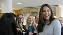 Kate Middleton saat melakukan kunjungan membuka Kensington Aldridge Academy di London pada 19 Januari 2015. (AFP Photo/Kirsty Wigglesworth) 