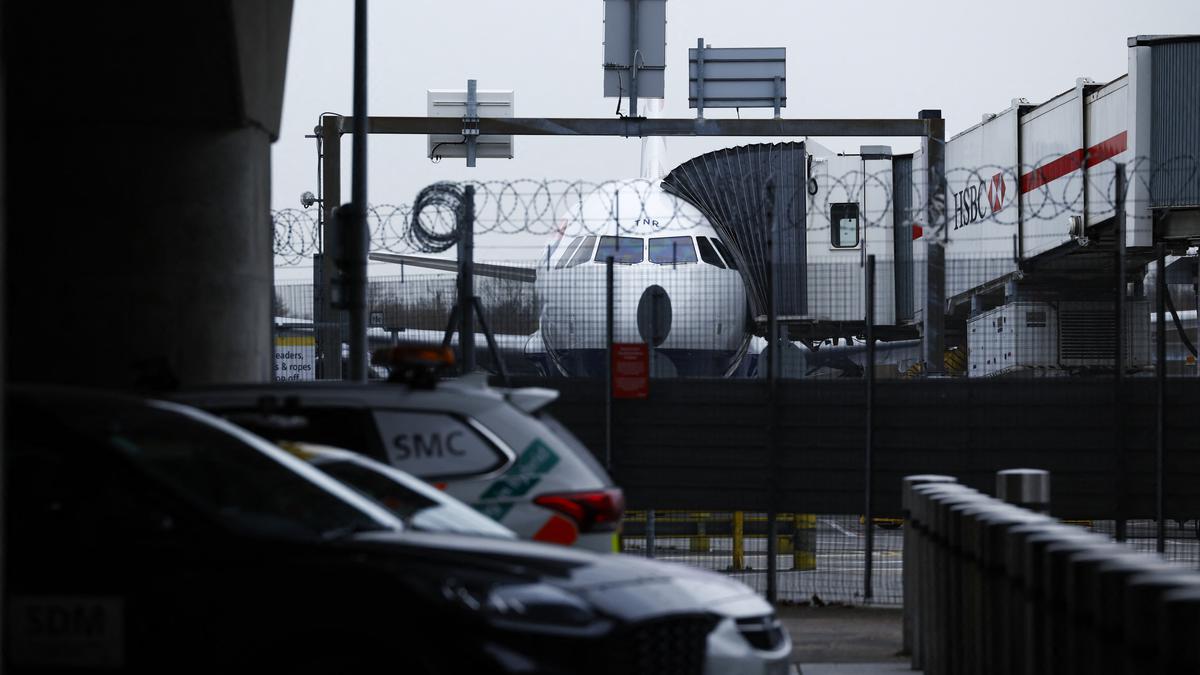 Bandara Heathrow London Inggris Ditutup Total karena Kebakaran, Penerbangan Singapore Airlines dan Malaysia Airlines Terimbas
