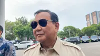 Prabowo Subianto menghadap Presiden Joko Widodo atau Jokowi di Istana Kepresidenan Jakarta, Jumat (2/8/2024). (Liputan6.com/ Lizsa Egeham)