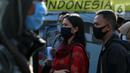 Calon penumpang KRL Commuterline mengenakan masker saat di area pedestrian Stasiun Terpadu Tanah Abang, Jakarta, Kamis (27/8/2020). Guna menekan penyebaran Covid-19, aparat terkait terus menghimbau pentingnya menaati protokol kesehatan. (Liputan6.com/Helmi Fithriansyah)