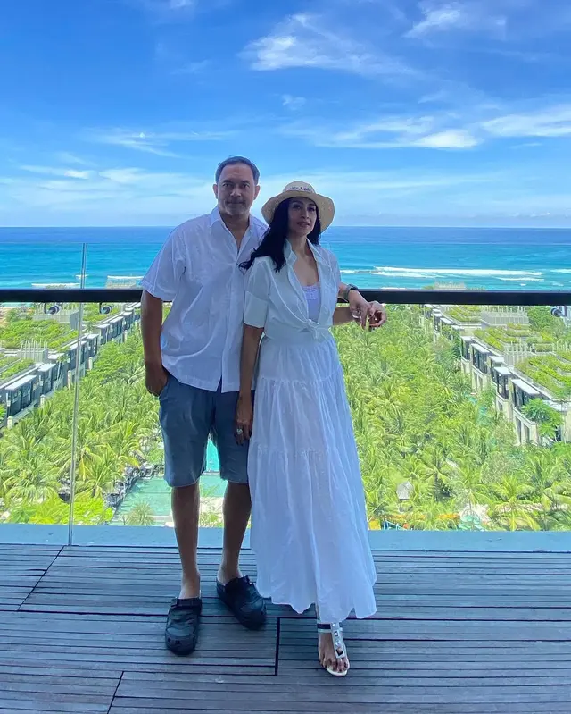 6 Potret Diah Permatasari dan suami rayakan 28 tahun pernikahan, mesranya bak remaja kasmaran