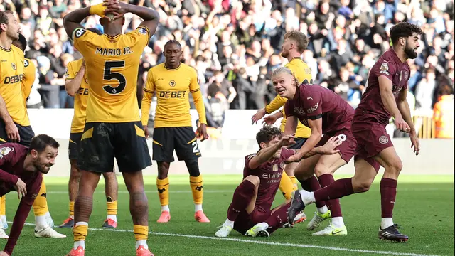 Selebrasi John Stones saa Manchester City menang atas Wolverhampton di Liga Inggris