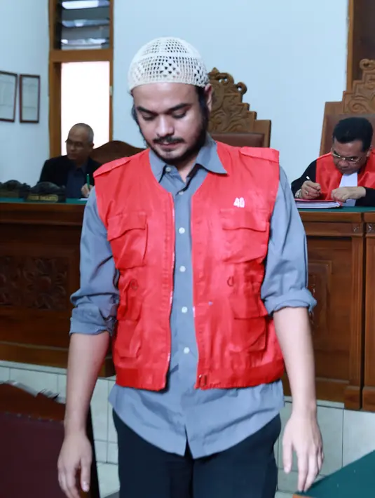 Rio Reifan ditangkap pada 8 Januari 2015 di Kalibata, Jakarta Selatan. Polisi menemukan dua barang bukti berupa satu paket sabu seberat 0,48 gram dan dua bong (alat hisap) serta sabu siap pakai seberat 1,78 gram. (Wimbarsana/Bintang.com)