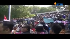 Nelayan menuntut Menteri Susi mundur dari jabatan karena peraturan pemerintah itu telah menyengsarakan para nelayan.
