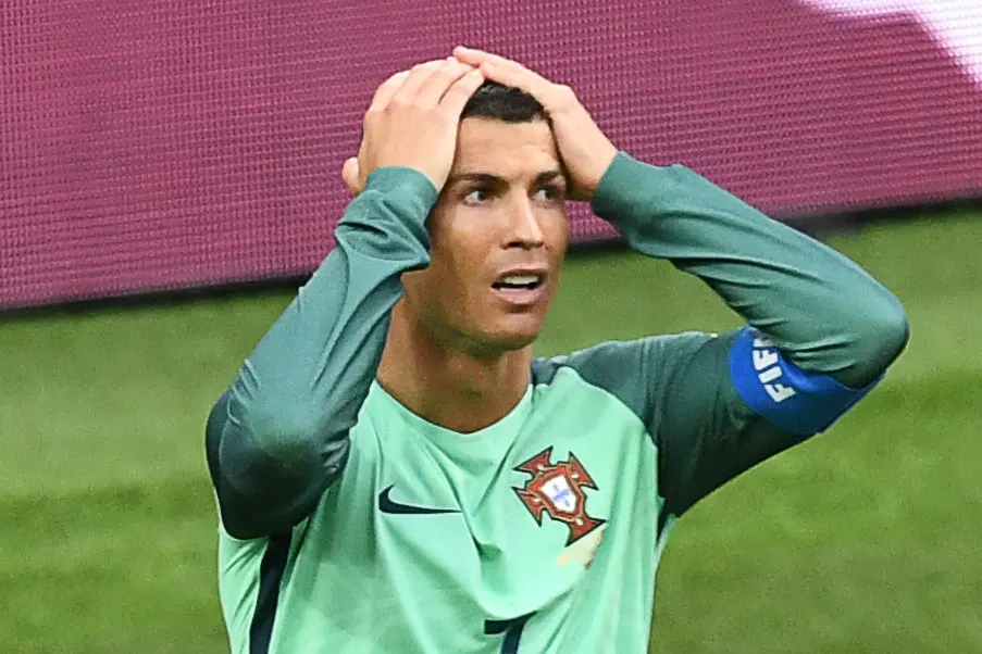 Ekspresi kekecewaan Cristiano Ronaldo usai gagal menambah keunggulan buat Portugal atas Rusia di Piala Konfederasi 2017. (Yuri KADOBNOV / AFP)