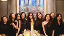 Meski sudah jarang tampil di layar kaca, namun mereka ber 4 tetap menjalin persahabatan. Terbukti 
Lulu Tobing, Ersa Mayori, hingga Novita Angie masih merayakan ulang tahun Cut Tary bahkan dengan dress code. [@cuttaryofficial]