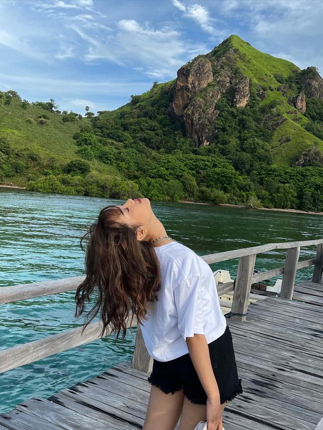 6 Potret Fuji di Labuan Bajo, Kerja Sekaligus Liburan