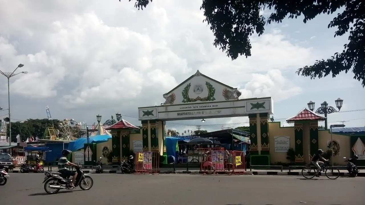 Berkah dan Musibah di Pasar Malam Sekaten Yogya