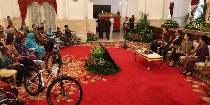 Jokowi Gelar Silaturahmi dengan Penerima KIS dan JKN di Istana Negara