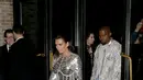 "Kim merasa kecewa mendengar perkataan Kanye. Kanye tak pernah menghargai jerih payah istrinya dalam diet," ujar salah satu sumber. (AFP/Bintang.com)