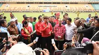 Ketum PSSI, Mochamad Iriawan, memberi keterangan saat berkunjung ke Stadion Utama Riau, Pekanbaru, Kamis (13/2). Stadion ini menjadi satu dari sebelas stadion yang dinominasikan sebagai tuan rumah Piala Dunia U-20 2021. (Dok PSSI)