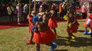 Peserta mengikuti Karnaval Dugderan di Lapangan Simpanglima Semarang, Senin (14/5). Kata dugder merupakan asalnya kata dug, yaitu suara beduk, dan der itu bunyi ledakan dari meriam atau mercon besar yang menandai awal puasa. (Liputan6.com/Gholib)