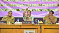 Menteri Marwan Jafar saat berdialog dengan kepala desa se-Tangerang, di gedung serbaguna Kabupaten Tangerang. (Istimewa)
