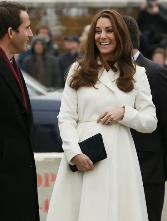 Kate Middleton saat menghadiri kopi pagi di Family Friends, sebuah organisasi sukarela menyediakan layanan mentoring untuk keluarga di daerah kekurangan, di Kensington, London tengah pada 19 Januari 2015. (AFP Photo/Geoff Pugh) 