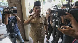 Bakal calon Presiden Prabowo Subianto tiba di kantor PBNU, Jakarta, Kamis (16/8). Pertemuan tersebut merupakan lanjutan pertemuan antara Prabowo dan Said Aqil Siroj sebelum pendaftaran capres-cawapres, Senin (16/7/2018) lalu. (Liputan6.com/Faizal Fanani)